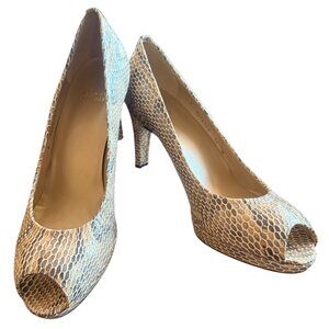 Stuart Weitzmn Logo-Plainfield Peep-Toe Pump Authentic Sz. 11 NWOB